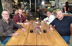 Timo Gries, Toni Tänzer, Florian Hemrich und Uli Frankenhauser (von links) haben im Smuk Platz genommen. Timo Gries, Toni Tänzer, Florian Hemrich und Uli Frankenhauser (von links) haben im Smuk Platz genommen.