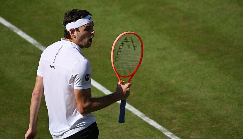 US-Amerikaner Taylor Fritz behauptet sich zum Auftakt in zwei S&auml;tzen.