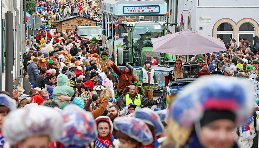 Beim Faschingsumzug in Bad Wimpfen am kommenden Sonntag hoffen die Narren auf trockenes Wetter.