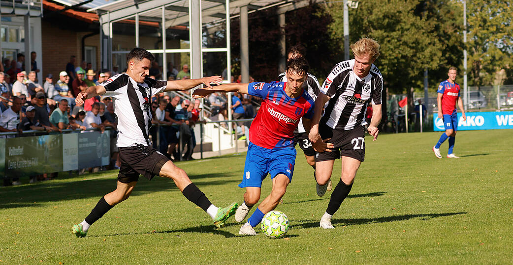 In Aalen kamen die Hollenbacher mit Marco Specht (Mitte) nur selten zu Konterm&ouml;glichkeiten.