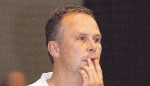 Was tun? Horkheims Trainer Volker Blumenschein musste anerkennen, dass der Pokalgegner Gensungen einen Tick st&auml;rker war als sein TSB.Foto: Archiv/Veigel