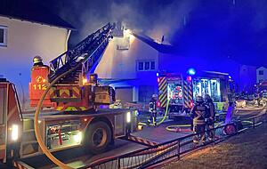 Auch bei dem Hausbrand in Neuenstadt, bei dem zwei Kinder ums Leben kamen, war das psychosoziale Notfallteam da und half Nachbarn. Foto: Archiv/Hofmann