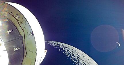 Blick aus der Orion-Kapsel auf die Erde, die hinter dem Mond aufgeht. Europa ist unter anderem mit dem Standort Lampoldshausen an der Mission beteiligt. Foto: dpa/NASA Blick aus der Orion-Kapsel auf die Erde, die hinter dem Mond aufgeht. Europa ist unter anderem mit dem Standort Lampoldshausen an der Mission beteiligt. Foto: dpa/NASA