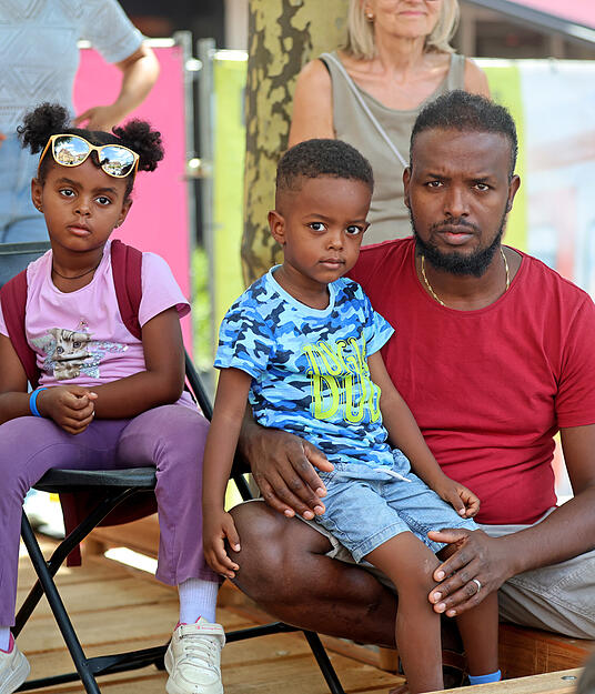 Strahlender Sonnenschein und tosender Applaus begleiten das U23-Springen auf dem Heilbronner Marktplatz.