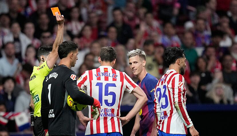 Beim Sieg des FC Barcelona bei Atlético Madrid gab es viele umstrittene Szenen. Beim Sieg des FC Barcelona bei Atlético Madrid gab es viele umstrittene Szenen.