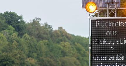 In einer Zeit, die sonst von Reiselust und Fernweh geprägt ist, herrscht nun Unsicherheit - angesichts eines komplizierten Regelungsgeflechts zwischen den 16 Bundesländern. In einer Zeit, die sonst von Reiselust und Fernweh geprägt ist, herrscht nun Unsicherheit - angesichts eines komplizierten Regelungsgeflechts zwischen den 16 Bundesländern.