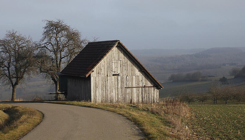 Die Panoramastra&szlig;e zwischen Me&szlig;bach und Hohebach bietet idyllische Aussichten auf den Weiler Eisenhutsrot.