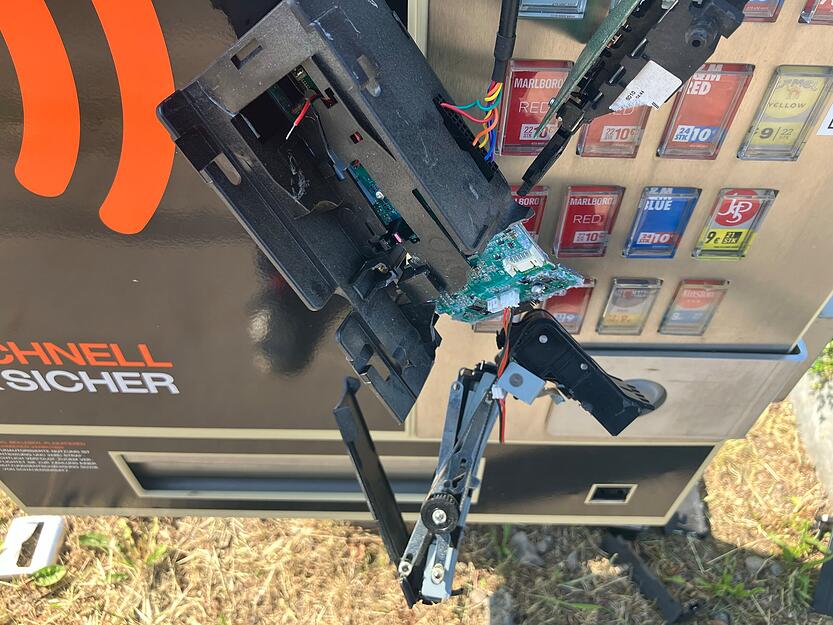 &Uuml;ber den Verbleib der beiden anderen Fl&uuml;chtigen ist der Polizei am Sonntagvormittag noch nichts bekannt.