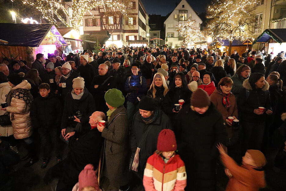 Am Mittwochabend wurde der Weihnachtsmarkt „Advent am Schloss“ in Künzelsau eröffnet.
