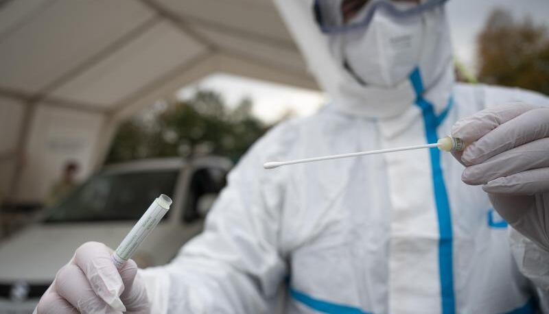 Deutschland erreicht mit mehr als 11.000 Neuinfizierten einen Corona-Höchstwert. Deutschland erreicht mit mehr als 11.000 Neuinfizierten einen Corona-Höchstwert.