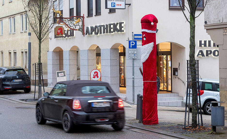 Die verkleidete Blitzersäule steht in der Ilsfelder Ortsdurchfahrt. Die Autofahrer halten sich trotzdem an Tempo 30.