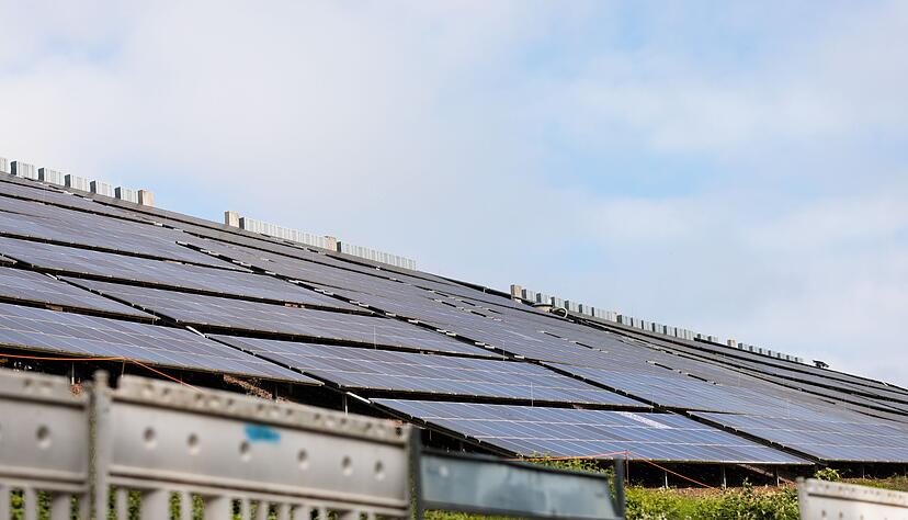Die Photovoltaik-Anlage auf einer fr&uuml;heren Deponie soll erweitert werden.