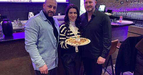 Pizzeria Fratelli in Ittlingen hat bei der Pizza-Euroleague den f&uuml;nften Preis gewonnen. Francesco Ferruggia, Lucia Ciliberti und Filippo Ferrugia (von links).