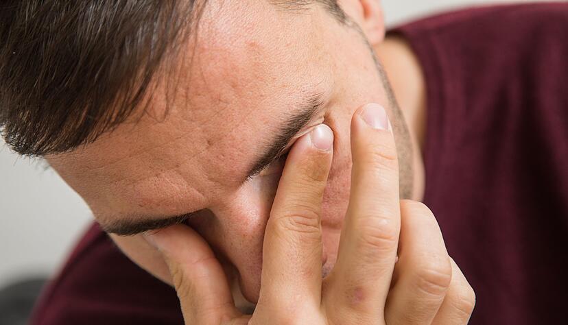 Rauchstopp sch&uuml;tzt die Augen: Rauchen sch&auml;digt die feinen Gef&auml;&szlig;e und Nervenzellen im Auge und erh&ouml;ht das Risiko f&uuml;r ernsthafte Augenerkrankungen.