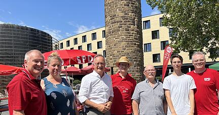 Die Heilbronner SPD mit dem Landesvorsitzenden Andreas Stoch (Dritter v.l.) beim Sommerfest.
Foto: Plapp-Schirmer