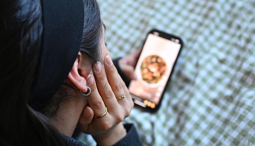 Ein Zusammenhang zwischen Essst&ouml;rungen und h&auml;ufigem Social-Medien-Konsum ist laut Experten belegt.
