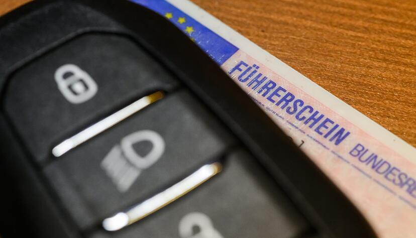 Der 20-J&auml;hrige musste seinen F&uuml;hrerschein abgeben. (Symbolbild)