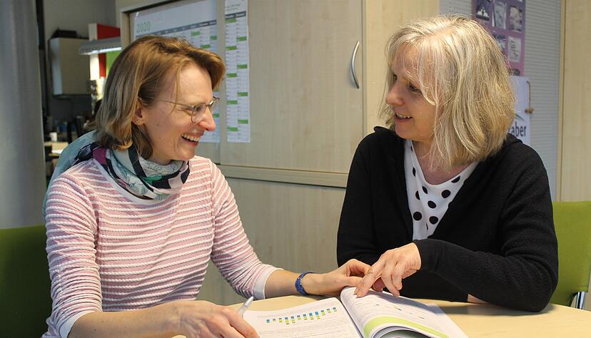 Sabine Hübl (links) und Mitarbeiterin Ute Frank freuen sich über ein ereignisreiches Jahr.
Foto: Lisa Könnecke Sabine Hübl (links) und Mitarbeiterin Ute Frank freuen sich über ein ereignisreiches Jahr.
Foto: Lisa Könnecke