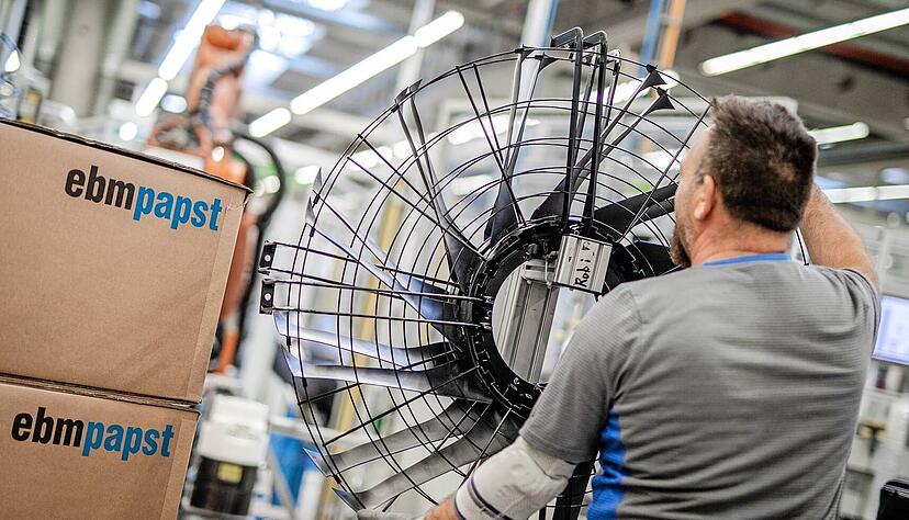 Es soll bald wieder rundlaufen: Mit Ventilatoren in allen Varianten verdient EBM-Papst sein Geld. Doch gerade die Zukunftsfelder Gebäudetechnik und Wärmepumpe machen derzeit Probleme.
Foto: dpa Es soll bald wieder rundlaufen: Mit Ventilatoren in allen Varianten verdient EBM-Papst sein Geld. Doch gerade die Zukunftsfelder Gebäudetechnik und Wärmepumpe machen derzeit Probleme.
Foto: dpa
