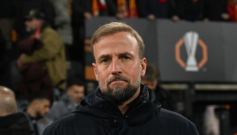 VfB-Trainer Sebastian Hoeneß möchte mit seinem Team auswärts in Glasgow die Grundlage für den erhofften Achtelfinaleinzug legen. (Archivbild) VfB-Trainer Sebastian Hoeneß möchte mit seinem Team auswärts in Glasgow die Grundlage für den erhofften Achtelfinaleinzug legen. (Archivbild)