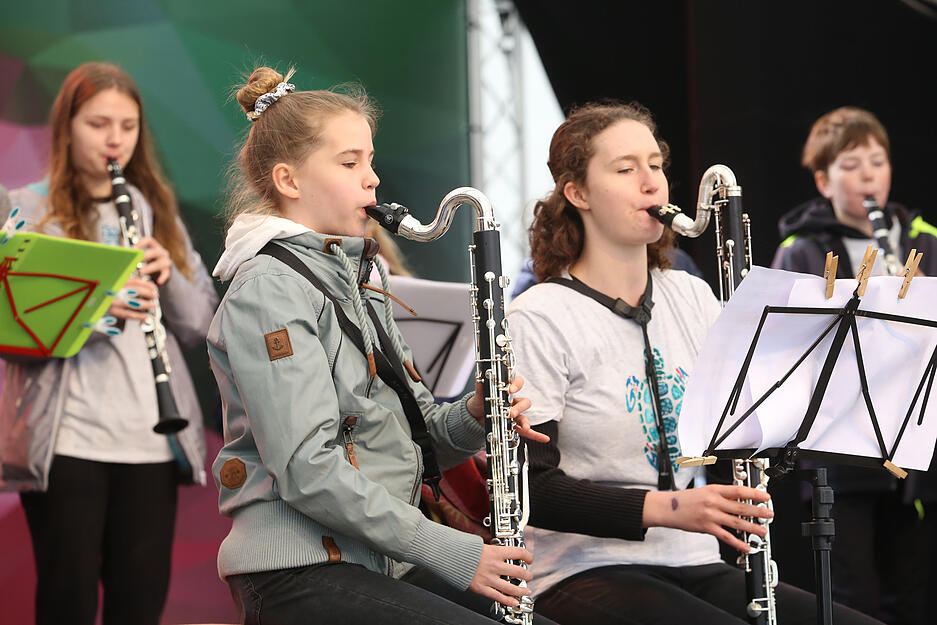 Blasmusik im Regen auf der Buga