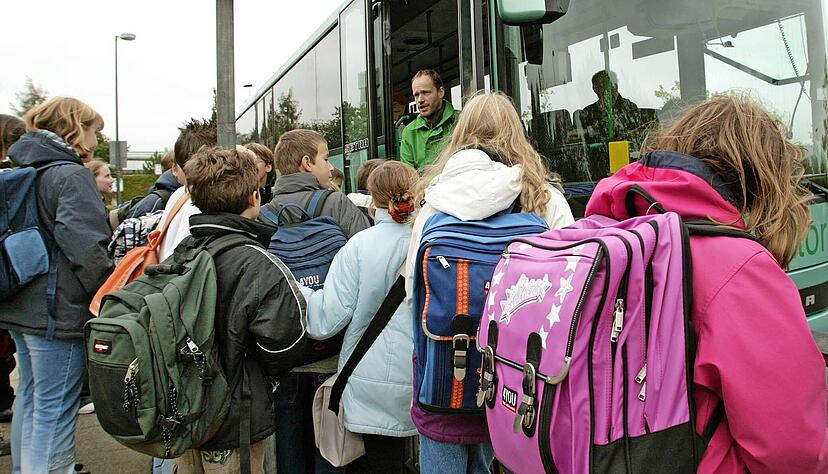 Der Schülerverkehr zwischen Neckarsulm und Gundelsheim geht zwar unverändert weiter. Allerdings mussten andere Unternehmen einspringen.
Foto: dpa Der Schülerverkehr zwischen Neckarsulm und Gundelsheim geht zwar unverändert weiter. Allerdings mussten andere Unternehmen einspringen.
Foto: dpa