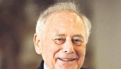 Reinhold W&uuml;rth will &Ouml;sterreicher werden. Seine deutsche Staatsb&uuml;rgerschaft m&ouml;chte der 73-J&auml;hrige aber behalten. Die Verlagerung des Wohnsitzes war gestern das Top-Thema in Hohenlohe. Die offiziellen Statements sind aber &auml;u&szlig;erst verhalten. Foto: dpa