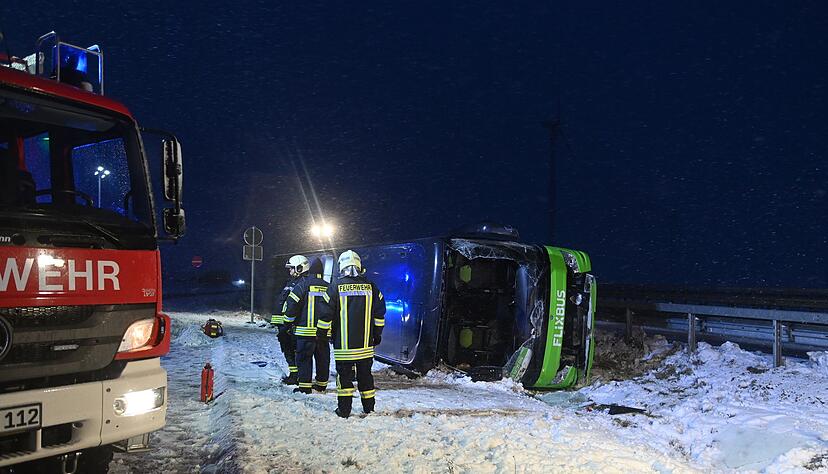 Zum Zeitpunkt des Unfalls herrschten winterliche Stra&szlig;enverh&auml;ltnisse.