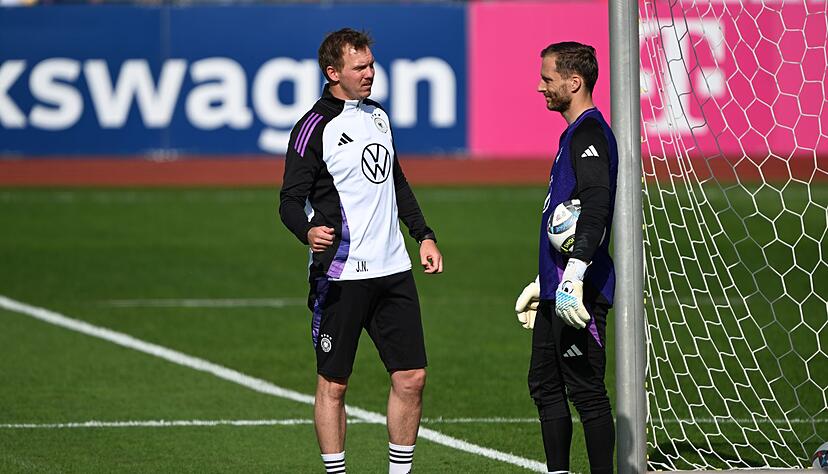 Julian Nagelsmann (l) mit Oliver Baumann. Wir der Hoffenheimer nun auch der WM-Torwart des Bundestrainers? (Archivbild)