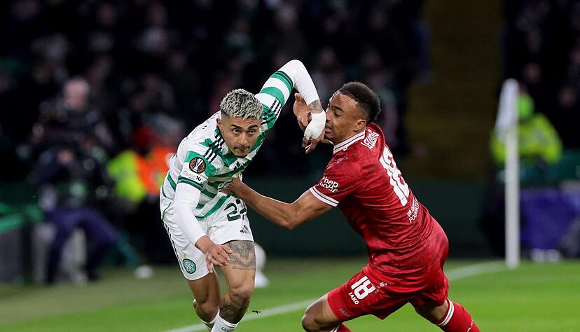 Julian Araujo (l) und Celtic gastieren am Donnerstag bei Jamie Leweling und dem VfB. (Archivbild) Julian Araujo (l) und Celtic gastieren am Donnerstag bei Jamie Leweling und dem VfB. (Archivbild)