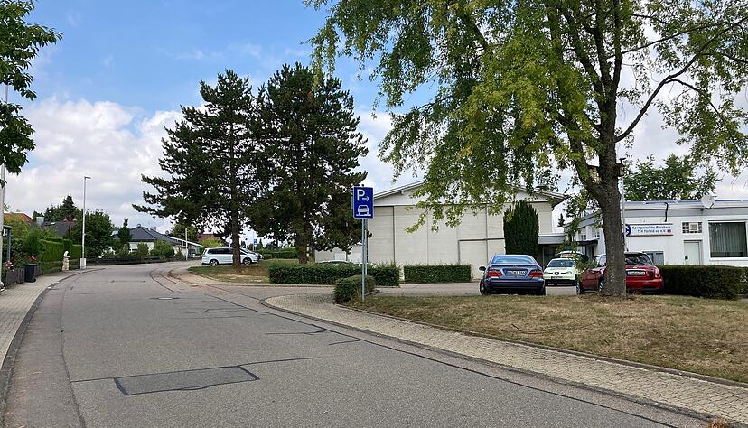 In dieser Straße in Fürfeld war die Polizei mit zahlreichen Kräften im Einsatz. Foto: Heike Kinkopf In dieser Straße in Fürfeld war die Polizei mit zahlreichen Kräften im Einsatz. Foto: Heike Kinkopf