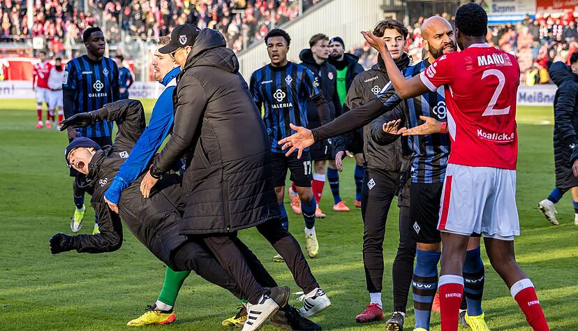 Nach Schlusspfiff kam es zu einer Rangelei - doch diese war schnell beendet.