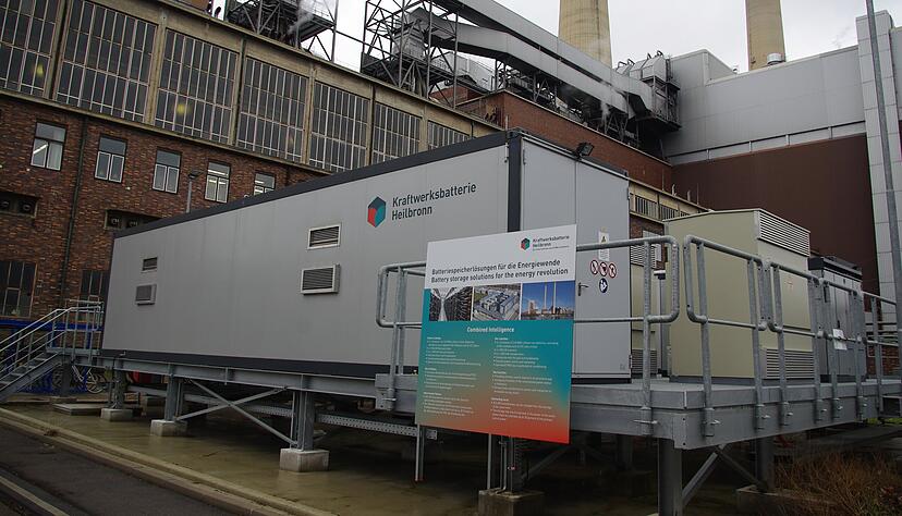 Neben der Kraftwerksbatterie am Kohlekraftwerk Heilbronn soll die Versuchsanlage mit gebrauchten Elektrofahrzeug-Batterien gebaut werden.
Foto: Archiv/Fritze