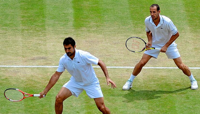 Auch schon wieder zwölf Jahre her: Nenad Zimonjic (links) und der Franzose Michael Llodra 2011 im Halbfinale von Wimbledon. Zimonjic gewann in London 2008 und 2009 im Doppel, 2014 mit der Australierin Samantha Stosur im Mixed.