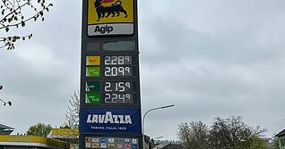 Die Bundesregierung plant aufgrund der hohen Spritpreise eine Entlastung f&uuml;r Autofahrer.