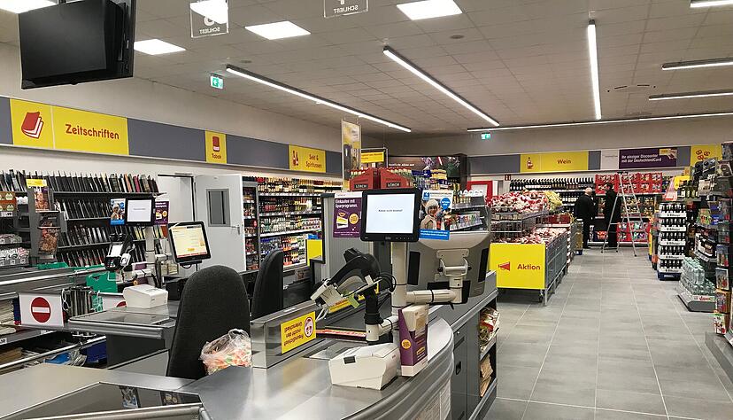 Der neue Netto-Markt an der Leonbronner Stra&szlig;e ist schr&auml;g gegen&uuml;ber des alten Geb&auml;udes entstanden und hat seit Dienstag ge&ouml;ffnet.
Foto: Elfi Hofmann