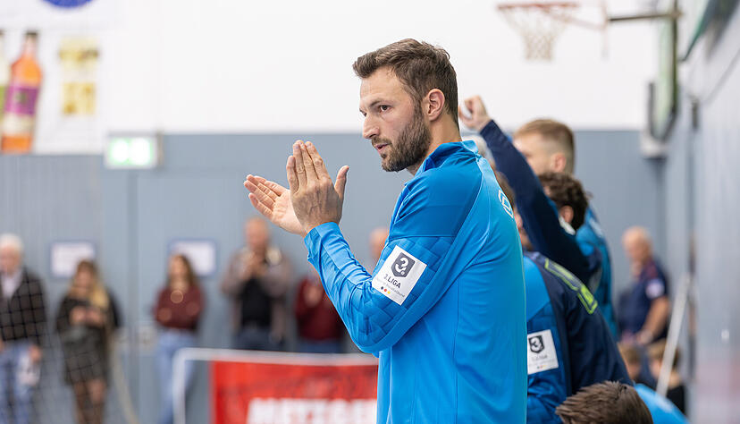 Oliver Heß bleibt auch in der Saison 2026/27 Trainer beim Handball-Drittligisten TSB Horkheim. Oliver Heß bleibt auch in der Saison 2026/27 Trainer beim Handball-Drittligisten TSB Horkheim.