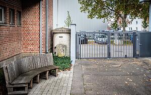 Auf dem Gelände der Firma Bälz findet man heute noch einen Ein-Mann-Bunker. Foto: Michael Scheerle Auf dem Gelände der Firma Bälz findet man heute noch einen Ein-Mann-Bunker. Foto: Michael Scheerle