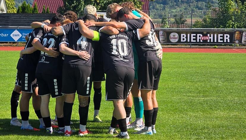 Eine Einheit soll die Mannschaft des VfR Heilbronn trotz dieses Fotos vor dem Spiel gegen den FC Rottenburg längst nicht mehr sein. Eine Einheit soll die Mannschaft des VfR Heilbronn trotz dieses Fotos vor dem Spiel gegen den FC Rottenburg längst nicht mehr sein.