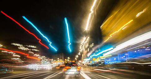 Extrem gefährlich: Wer bei Tempo 100 für eine Sekunde die Augen schließt, legt  28 Meter im Blindflug zurück. Extrem gefährlich: Wer bei Tempo 100 für eine Sekunde die Augen schließt, legt  28 Meter im Blindflug zurück.