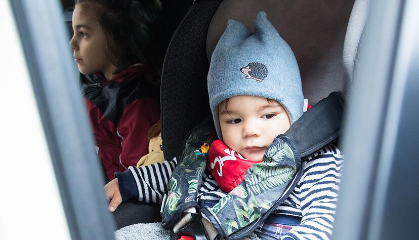Kindersicherheit im Auto beginnt mit dem passenden Sitz und der richtigen Befestigung.