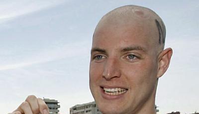 Thomas Lurz pr&auml;sentiert im Mai sein WM-Gold.