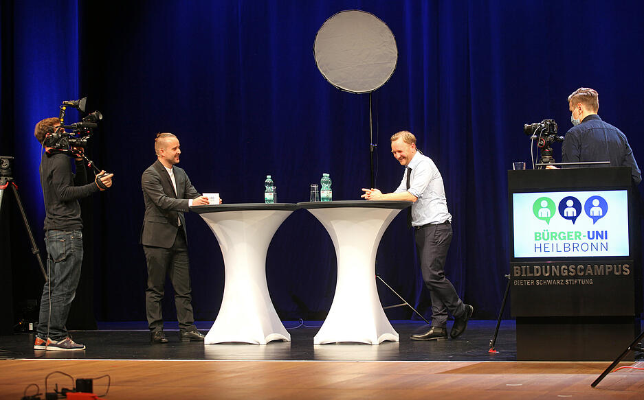 Vorlesung der Bürger-Uni Heilbronn zum Thema "Wie das Silicon Valley die Welt verändern will" mit Thomas Schulz Vorlesung der Bürger-Uni Heilbronn zum Thema "Wie das Silicon Valley die Welt verändern will" mit Thomas Schulz