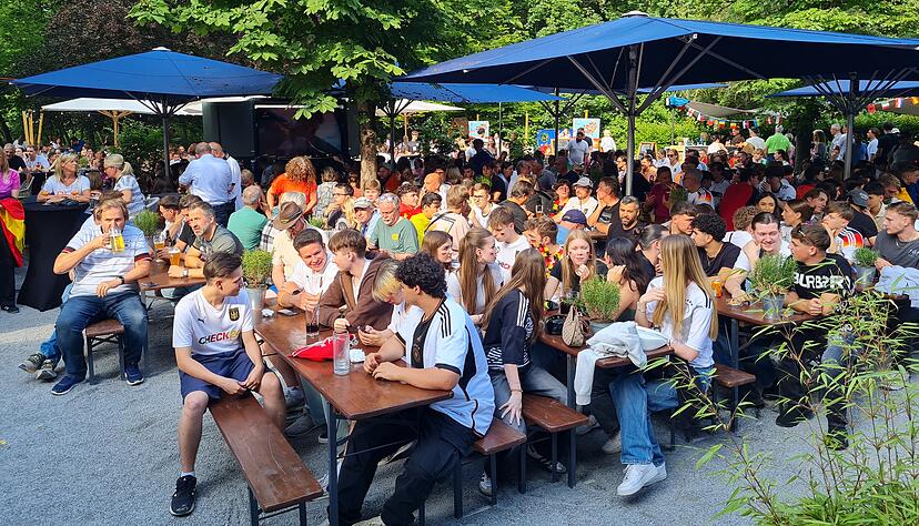 Public Viewing im Trappensee-Biergarten in Heilbronn. Public Viewing im Trappensee-Biergarten in Heilbronn.