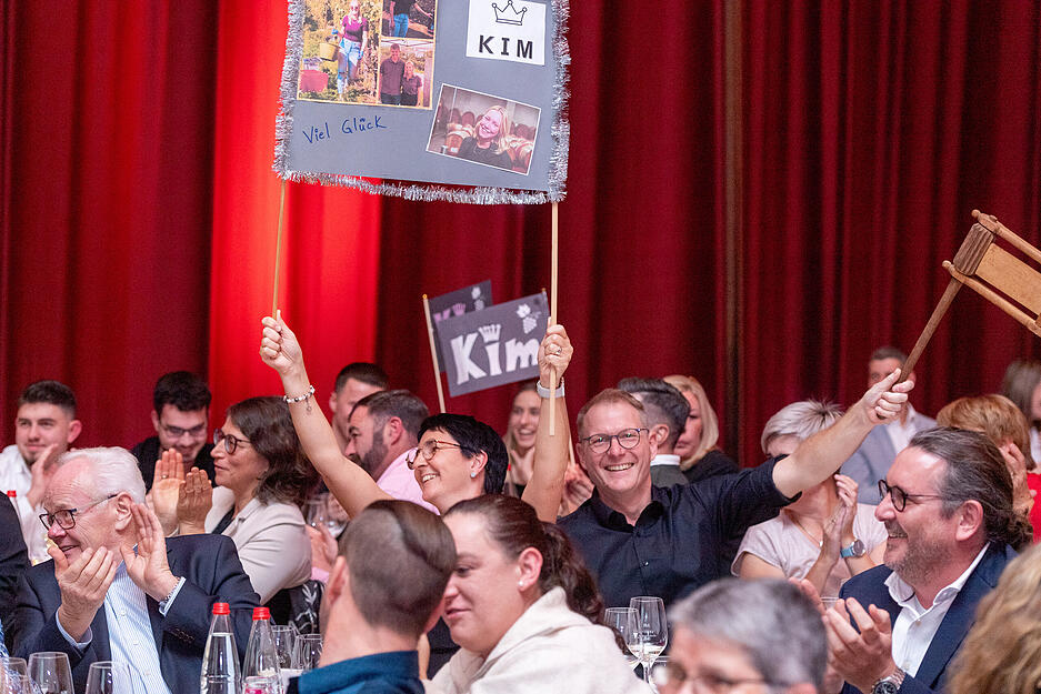 Denn erstmals seit 1950 trat neben vier Kandidatinnen auch ein Mann an. Denn erstmals seit 1950 trat neben vier Kandidatinnen auch ein Mann an.