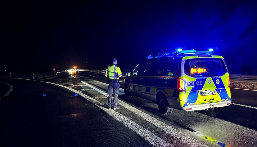 Bei einer Unfallserie auf der A 44 sind drei Menschen ums Leben gekommen und mindestens elf verletzt worden.