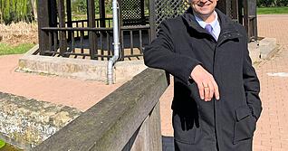 Timo Wolf, Bürgermeister von Gemmingen, an einem seiner Lieblingsplätze: dem Schlosspark im Kernort. Dürfte er einen Lieblingsplatz in Stebbach aussuchen, würde er das Landschaftsschutzgebiet Schomberg-Streichenberg wählen.
Foto: Plapp-Schirmer Timo Wolf, Bürgermeister von Gemmingen, an einem seiner Lieblingsplätze: dem Schlosspark im Kernort. Dürfte er einen Lieblingsplatz in Stebbach aussuchen, würde er das Landschaftsschutzgebiet Schomberg-Streichenberg wählen.
Foto: Plapp-Schirmer