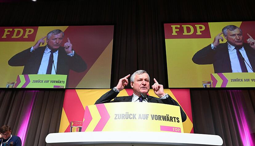 Hans-Ulrich Rülke, Landesvorsitzender der FDP Baden-Württemberg, holt zum Rundumschlag gegen die Grünen und deren Spitzenkandidaten Cem Özdemir aus. Hans-Ulrich Rülke, Landesvorsitzender der FDP Baden-Württemberg, holt zum Rundumschlag gegen die Grünen und deren Spitzenkandidaten Cem Özdemir aus.