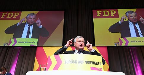 Hans-Ulrich R&uuml;lke, Landesvorsitzender der FDP Baden-W&uuml;rttemberg, holt zum Rundumschlag gegen die Gr&uuml;nen und deren Spitzenkandidaten Cem &Ouml;zdemir aus.