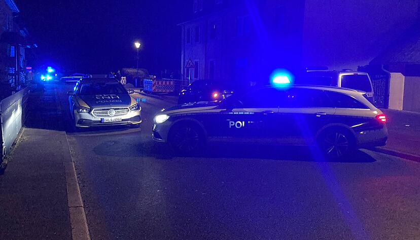 Die Polizei hatte die Straße in Kirchardt vorsorglich abgesperrt. Die Polizei hatte die Straße in Kirchardt vorsorglich abgesperrt.
